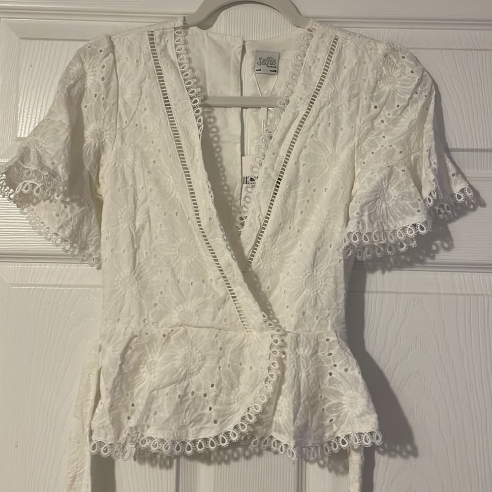 💯 cotton white Summer Solstice short sleeve top from Selfie Leslie